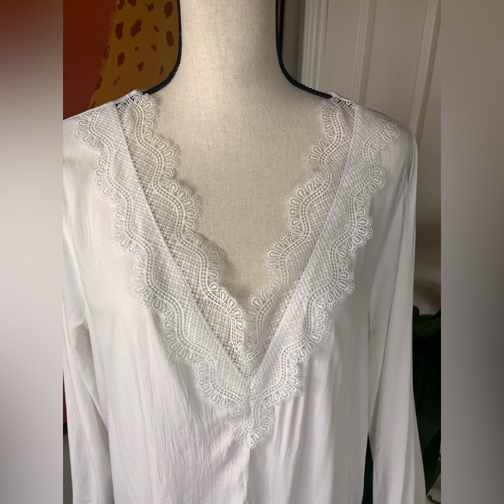 Express White Blouse Lace Trim 3/4 Sleeve Size Large NWOT